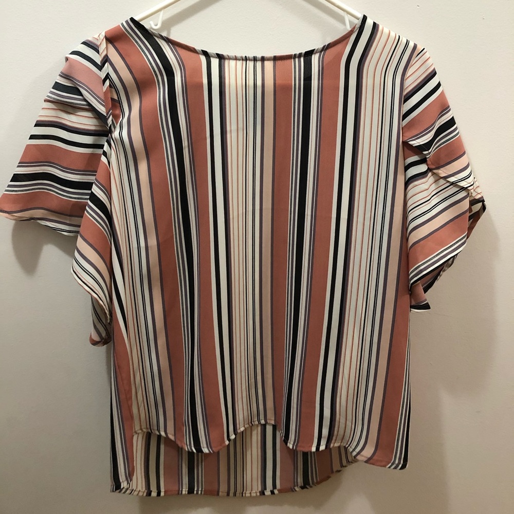 Cute ruffled short sleeve shirt